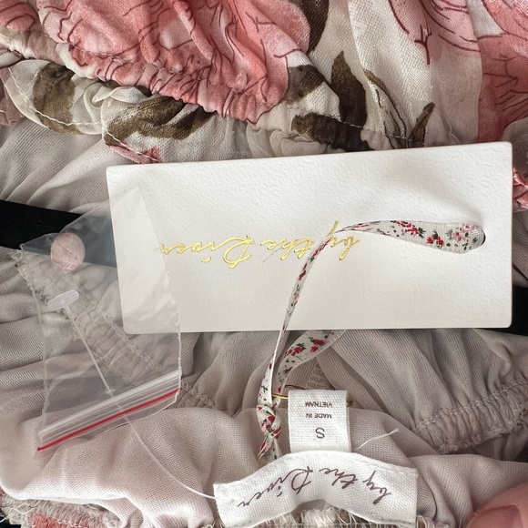 Chic Floral Maxi Dress - Pink and Cream - Picture 4 of 9